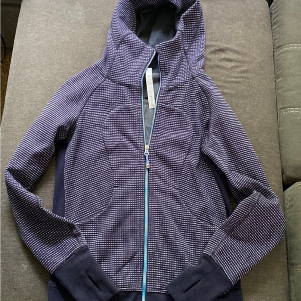 New without tags. Lululemon 8 blue sweatshirt jacket scuba.
